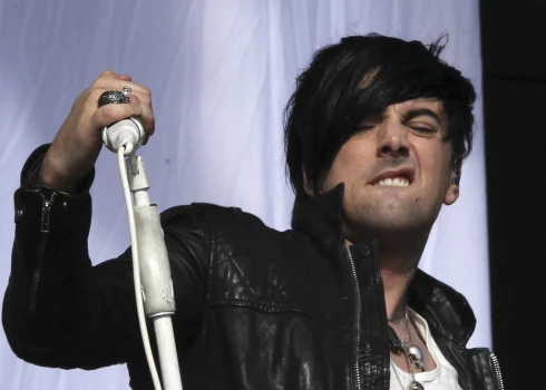 "Lostprophets" līderis Īens Votkinss koncerta laikā 2011. gadā