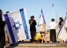 "Hamas" sāk atbrīvot izraēliešu ķīlniekus.