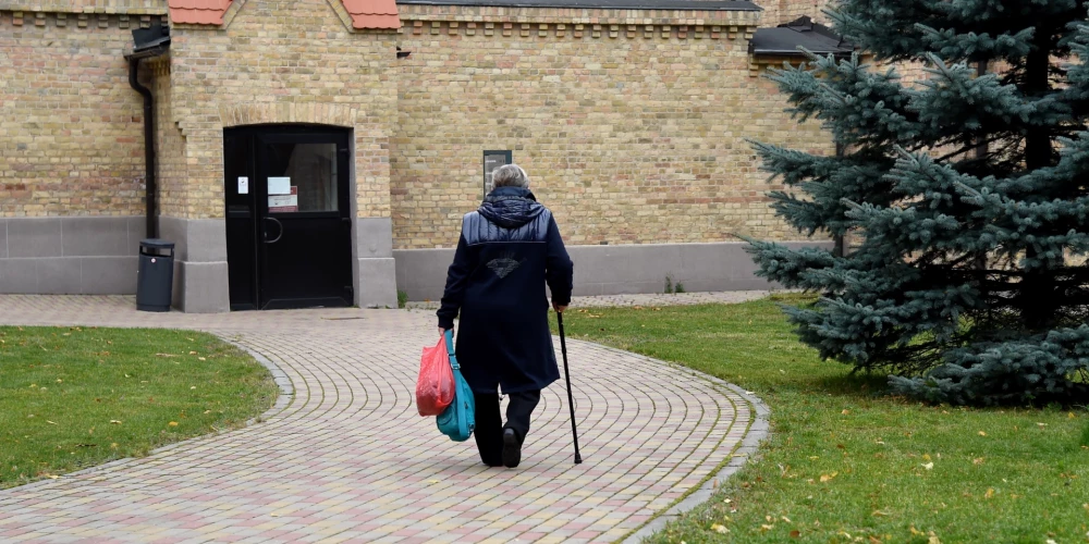 Pensionārus nodarbinošie darba devēji jau tagad maksā mazākas sociālās iemaksas.