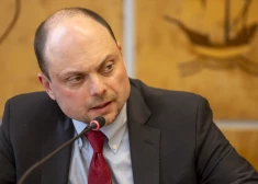 Krievija atsāk meklēt Kara-Murzu pēc viņa atbrīvošanas no cietuma un pārcelšanās uz Vāciju