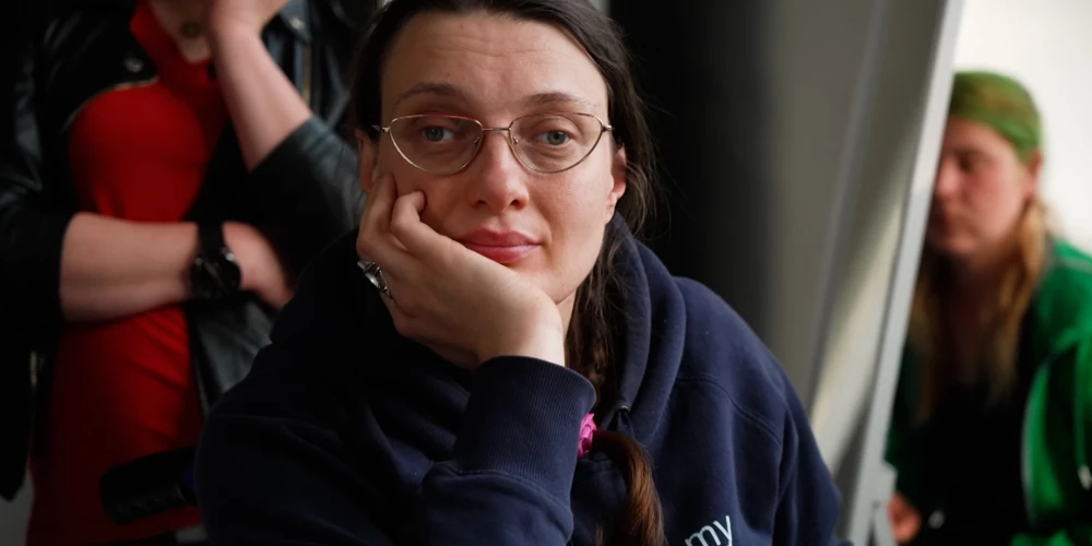 Šovā Egija mācās ieraudzīt labo pasaulē un noticēt, ka arī viņa var būt laimīga.