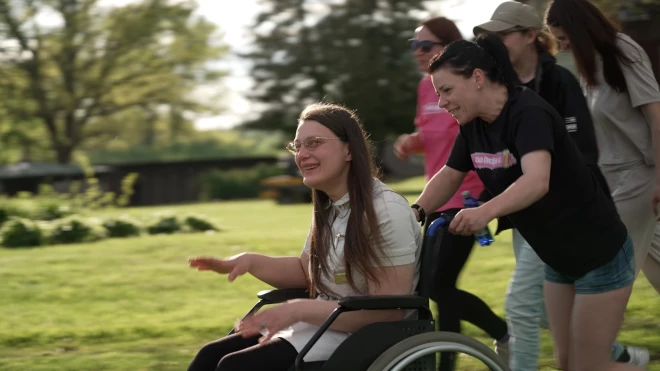 Šovā Egija mācās ieraudzīt labo pasaulē un noticēt, ka arī viņa var būt laimīga.