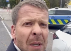 "Braucām oficiālā vizītē, bet mūs aiztur specdienesti!" Aleksejs Rosļikovs ziņo par problēmām uz Igaunijas robežas. VIDEO