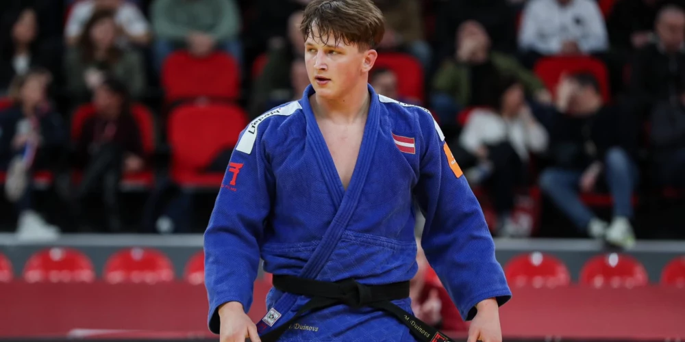 22 gadus vecais Duinovs svara kategorijā līdz 100 kilogramiem ar diviem "waza-ari" uzvarēja Paragvajas sportistu Anhelu Gini.
