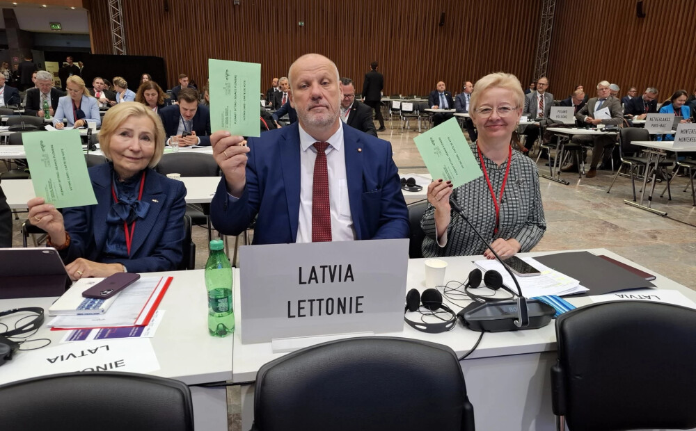 Saeimas delegācija NATO Parlamentārajā asamblejā uzsver dronu sienas izveidi un lielāku finansējumu aizsardzībai