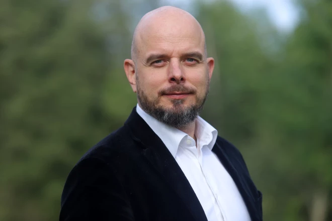Bioloģiskais lauksaimnieks un žurnālists Kaspars Goba atgādina, ka tiesības uz savu īpašumu un iespēja to atstāt bērniem lielai daļai latviešu radās tikai pēc dzimtbūšanas atcelšanas 19. gadsimtā.