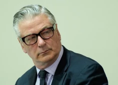 У Алека Болдуина опять неприятности - актер попал в аварию, врезавшись в дерево