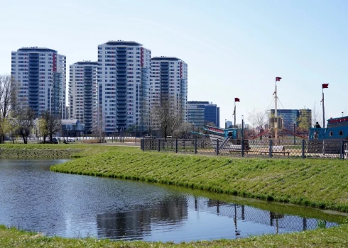 Недавно была начата служебная проверка в Департаменте городского развития в связи с возможными недостатками и задержками при проведении работ по очистке загрязнённого грунта в рамках проекта развития территории в Скансте.