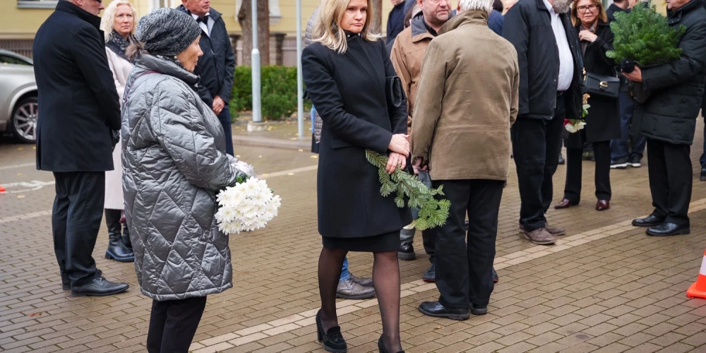 Atvadas no Ziedonā Čevera.