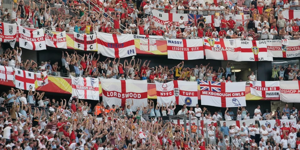 Anglijas futbola fani ir aktīvi savas komandas atbalstītāji, taču ne vienmēr bijuši kārtīgākie.
