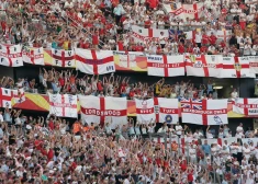 Par huligānismu Rīgā aizturēti vairāki Anglijas futbola fani 