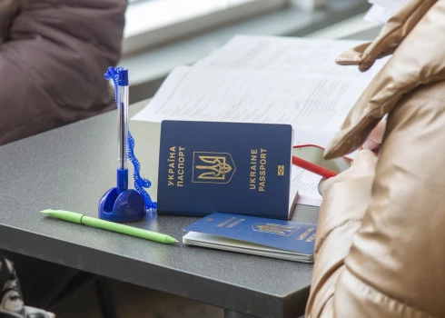 Поддержка украинцев в Латвии станет скромнее — правительство пересмотрело приоритеты.