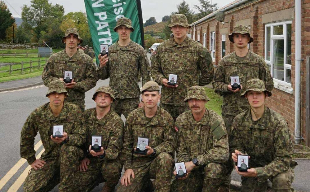 No sirds lepojamies! NBS karavīru komanda izcīna sudrabu vienā no grūtākajām militārajām sacensībām pasaulē - "Cambrian Patrol"