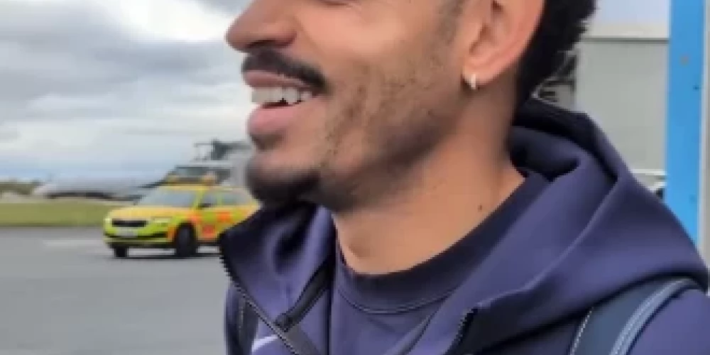 Anglijas izlases spēlētāji atbild uz jautājumu (ekrānuzņēmums no video)