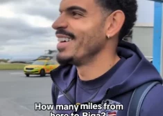 Anglijas izlases spēlētāji atbild uz jautājumu (ekrānuzņēmums no video)