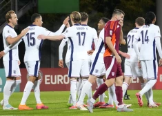 Graujošais 0:5... Arī Latvijai neizdodas pārtraukt Anglijas sauso uzvaru sēriju, futbola dzimtenes izlase brauks uz Pasaules kausa finālturnīru