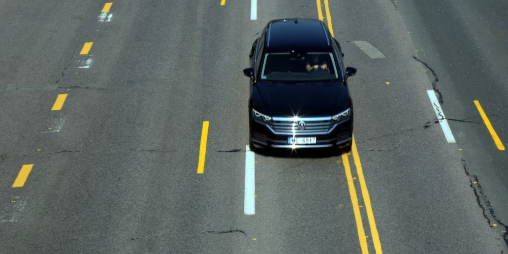 С сегодняшнего дня и до весны на всей территории Латвии будет запрещено ездить со скоростью более 90 километров в час.