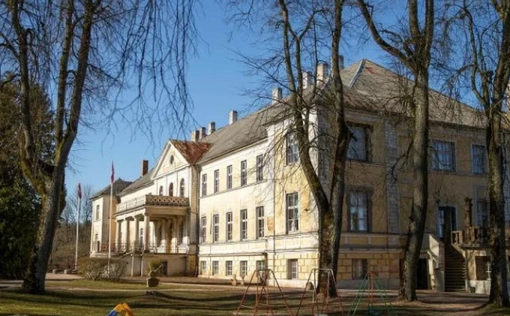 Policija noziegumus Pulkveža Oskara Kalpaka vidusskolā nekonstatē