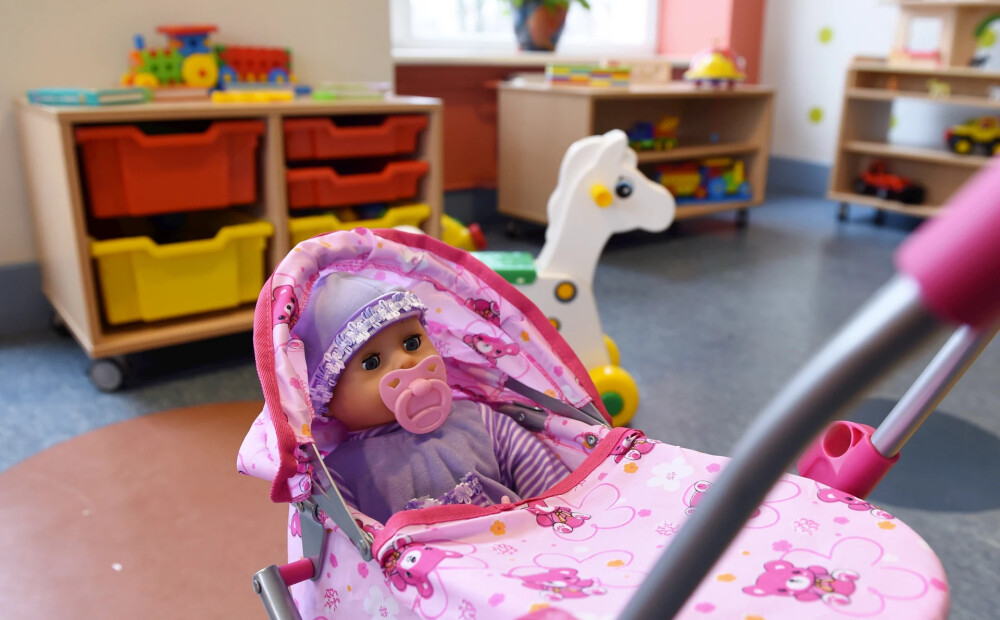 Par katru bērnu ģimenēm Latvijā piešķir 5000 eiro. Taču apmaiņā pret to jāizpilda viens nosacījums