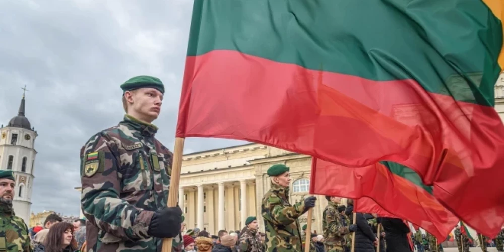 Lietuvas premjerministre Inga Ruginiene norāda, ka šādu aizsardzības izdevumu pieaugumu diktē šī brīža ģeopolitiskā situācija.