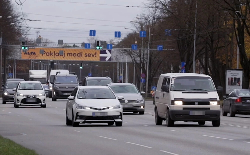 Elektromobiļi riepas "apēd" ātrāk nekā degvielas automašīnas