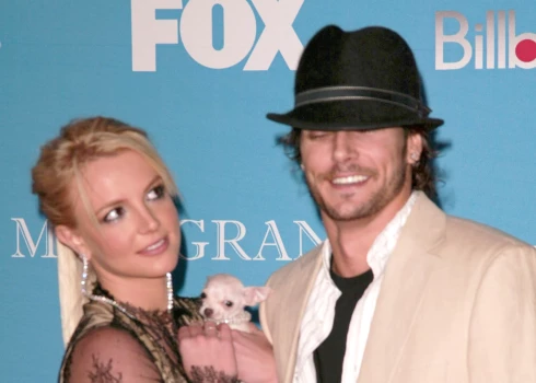 Kevina Federlaina memuāri atklāj biedējošas detaļas no ģimenes dzīves ar Britniju Spīrsu.