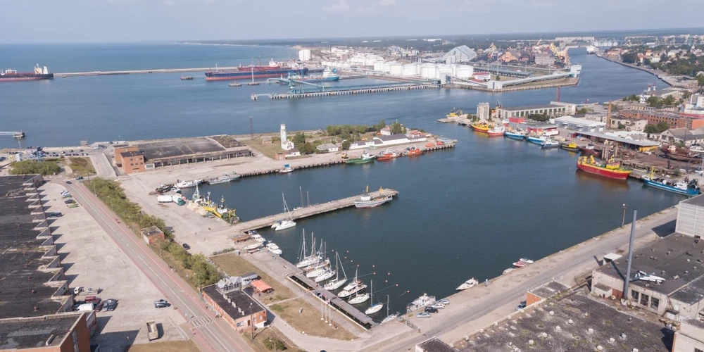 Вентспилсский порт раньше специализировался на нефтепродуктах.