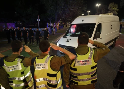 "Hamas" kavēšanos ar ķīlnieku atgriešanu skaidro ar grūtībām atrast līķus starp drupām pēc divus gadus ilgā kara Gazas joslā.