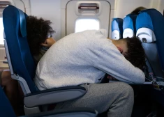 Спать в самолете - не самое удобное занятие. Но будет еще хуже!