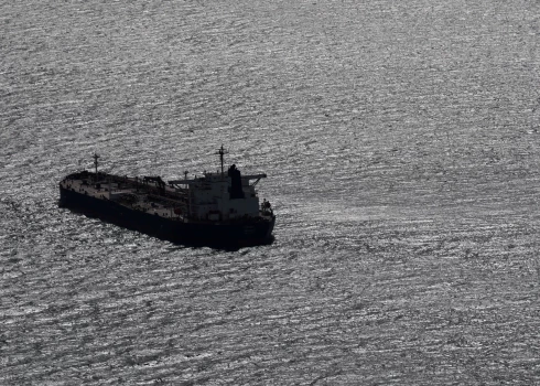 Tankkuģis "Boracay", kuru izmeklē Francijas iestādes. Tas tiek turēts aizdomās, ka pieder "ēnu flotilei".
