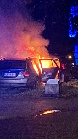 Purvciemā deg mašīna.