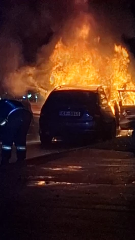 Purvciemā dega automašīna,
