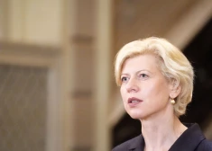 Čakša: nākamā gada budžeta prioritāte ir finanšu stabilitāte, nevis jauni tēriņi