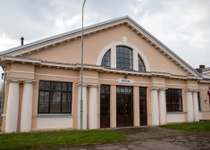 Romantiskā un lepnā dzelzceļa stacija, kurai nosaukumu devis krogs – Meitene. Aizmirstās Latvijas sabiedriskā transporta lappuses VIII. FOTO. VIDEO
