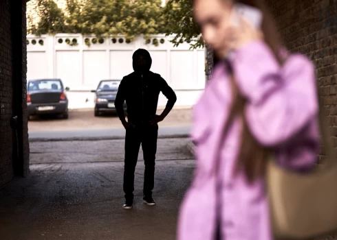 Piemērojot atbildību par vajāšanu, nav jāpierāda nolūks iebiedēt, norāda Saeima.