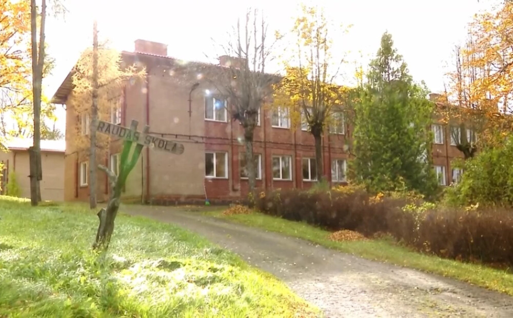 Slēgtajā Raudas skolā ierīkos patvēruma meklētāju centru, taču vietējie var neuztraukties