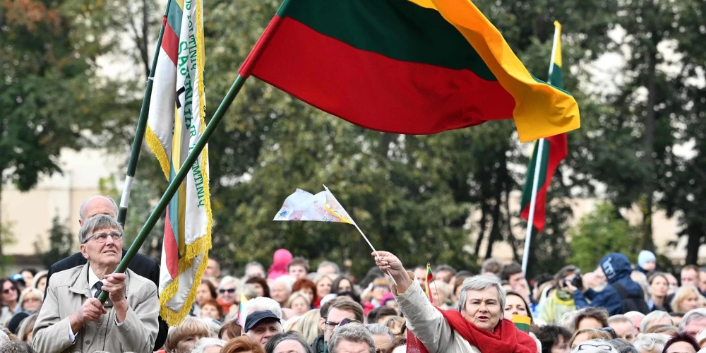 Lietuvas iedzīvotāji minimālajā algā saņems krietni vairāk nekā strādājošie Latvijā