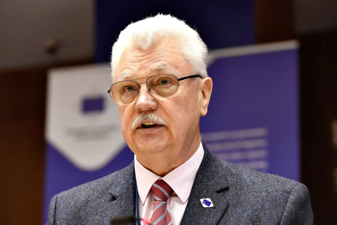 Virsnieks, bijušais Latvijas Bruņoto spēku komandieris un politiķis Dainis Turlais.