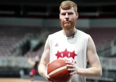 Dāvis Bertāns ar 11 punktiem palīdz "Dubai" gūt trešo panākumu Eirolīgā, šoreiz pret "Barcelona"