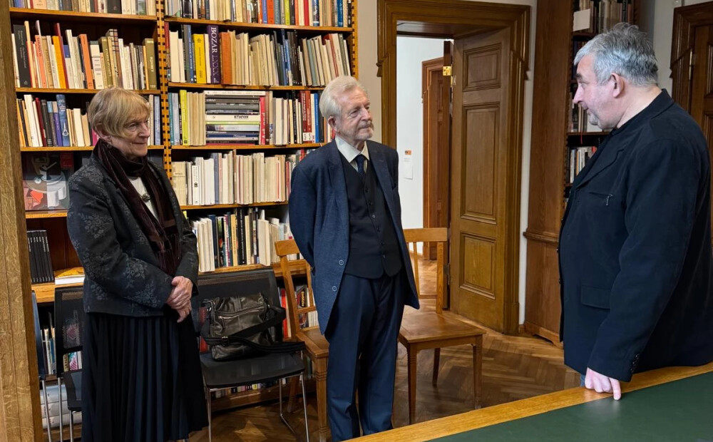 Latvijas Nacionālā mākslas muzeja bibliotēkā prezentē Miervalda Poļa tulkoto Viljama Šekspīra šedevru "Dāņu princis Hamlets"