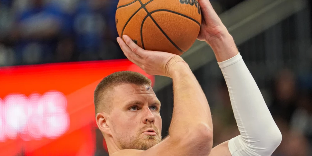 Kristaps Porziņģis spēlē guva 23 punktus un izcīnīja 13 atlēkušās bumbas.