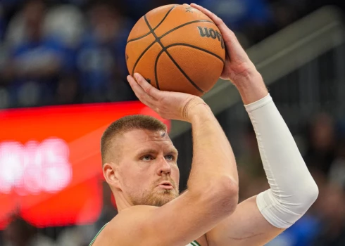 Kristaps Porziņģis spēlē guva 23 punktus un izcīnīja 13 atlēkušās bumbas.