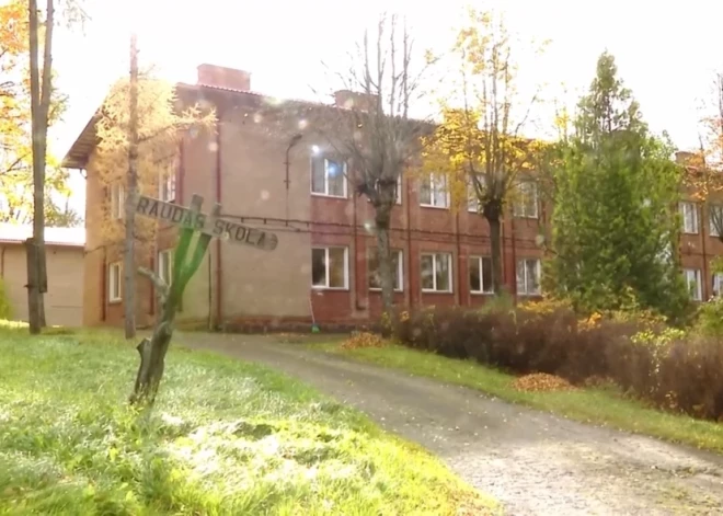 В бывшей школе поселка Рауда устроят центр для искателей убежища - местные жители беспокоятся