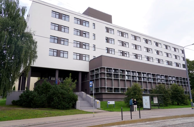 Jālikvidē nekam nevajadzīgā Klimata un enerģētikas ministrija, teic Saeimas Apvienotā saraksta frakcijas vadītājs Edgars Tavars (attēlā – ministrijas ēka Latgales ielā 165).