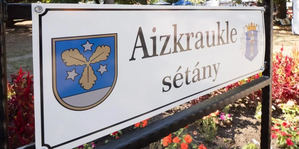 . Aizkraukles promenāde ir daļa no Gābora Betlena laukuma, kas atrodas pilsētas centrā.