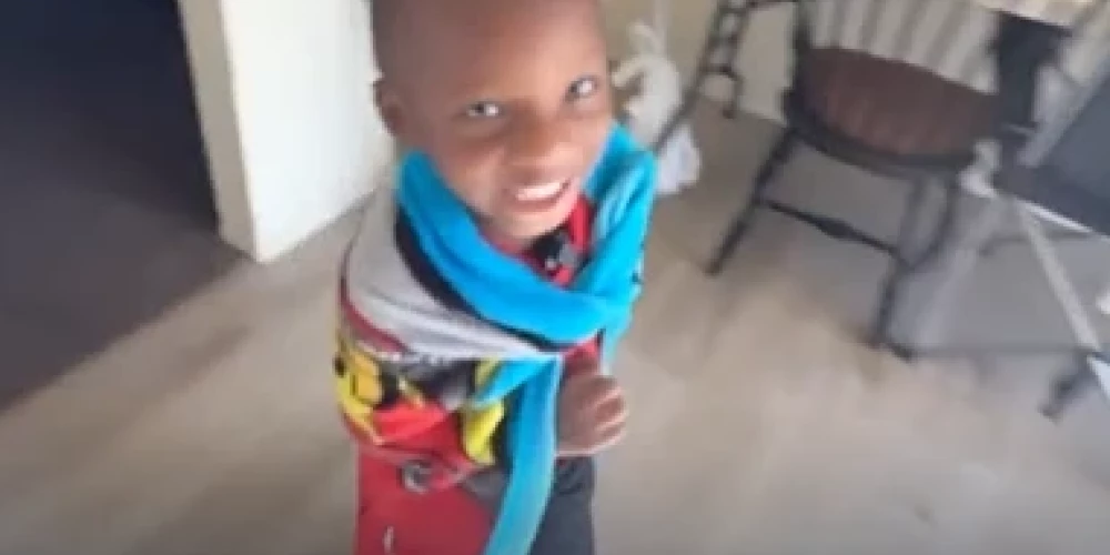 3 gadus vecais Kodijs Vudss (ekrānuzņēmums no video)
