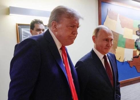 Трамп и Путин во время встречи на Аляске.