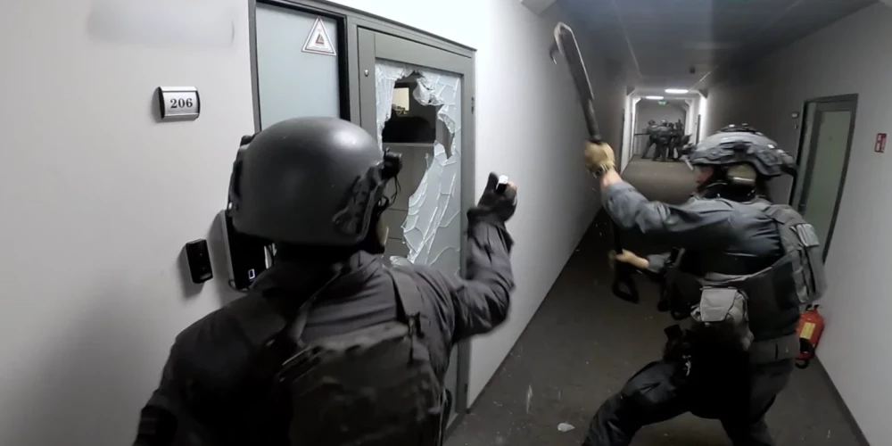 Латвийская полиция арестовала пятерых участников международной схемы онлайн-мошенничества.