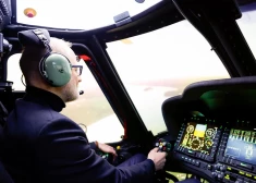 FOTO: Lielvārdē izveidots miljonu vērts helikopteru "Black Hawk" mācību simulators