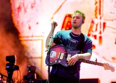 Sems Fenders saņem prestižo "Mercury" balvu par izcilību britu mūzikā